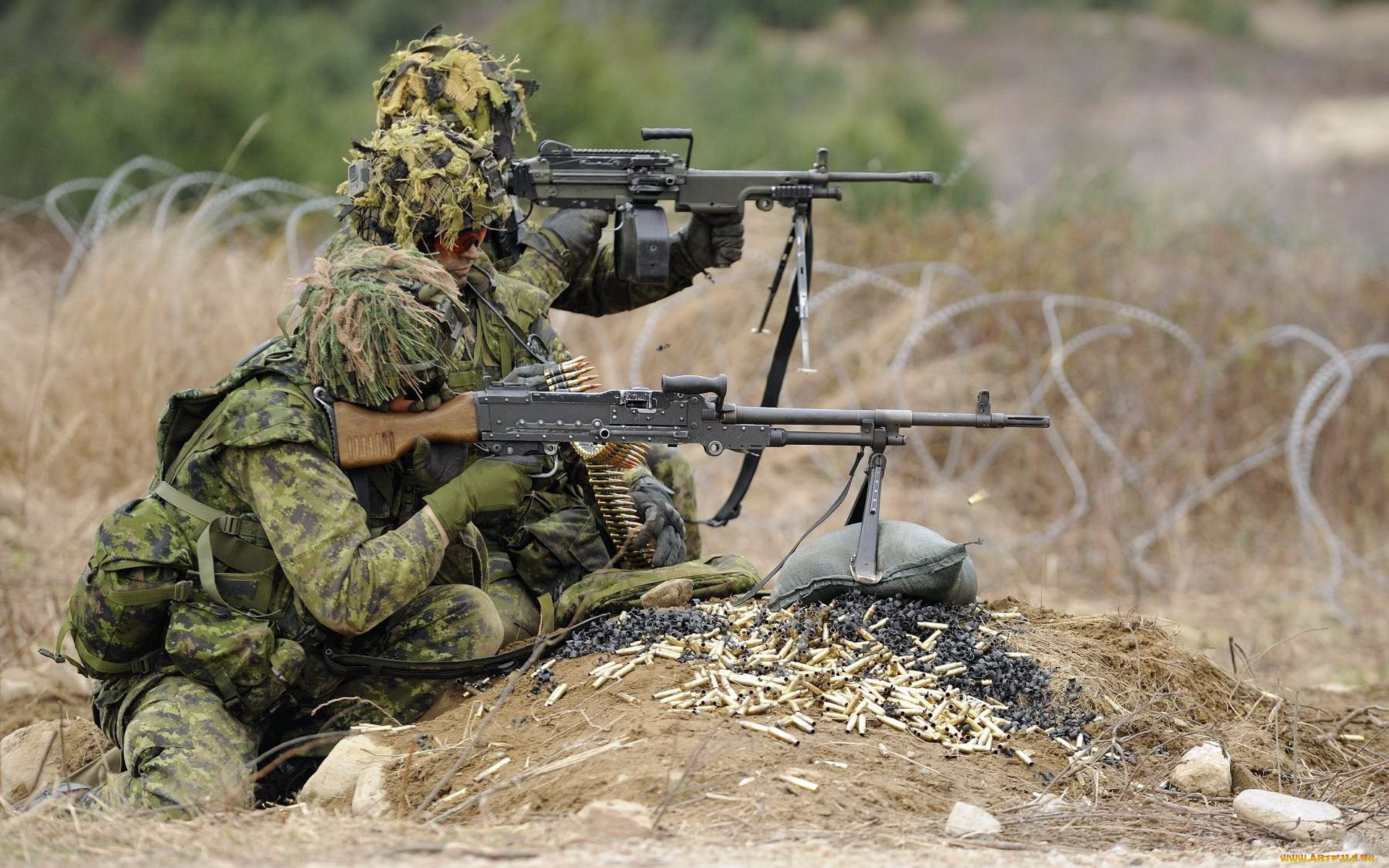 , , , canadian, army, soldiers, c6, and, c9, machine, guns